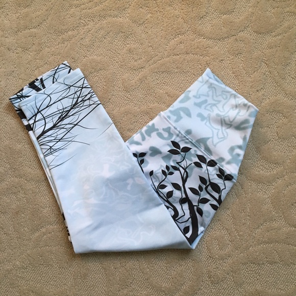 COPY - Capri Yoga Leggings - Picture 8 of 9